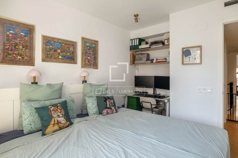 Apartamento de 3 dormitorios en venta en Barcelona, Cataluña, Spain № 8611 - foto 13