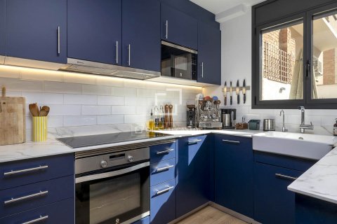 Apartamento de 3 dormitorios en venta en Barcelona, Cataluña, Spain № 8611 - foto 4