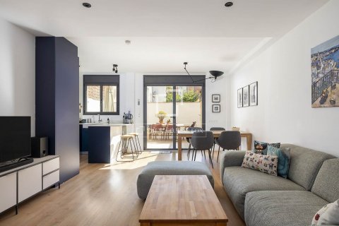 Apartamento de 3 dormitorios en venta en Barcelona, Cataluña, Spain № 8611