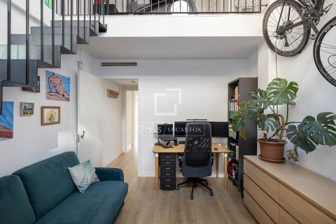Apartamento de 3 dormitorios en venta en Barcelona, Cataluña, Spain № 8611 - foto 18
