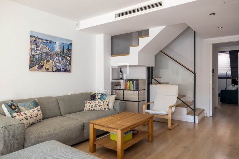 Apartamento de 3 dormitorios en venta en Barcelona, Cataluña, Spain № 8611 - foto 12