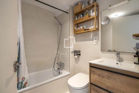 Apartamento de 3 dormitorios en venta en Barcelona, Cataluña, Spain № 8611 - foto 23