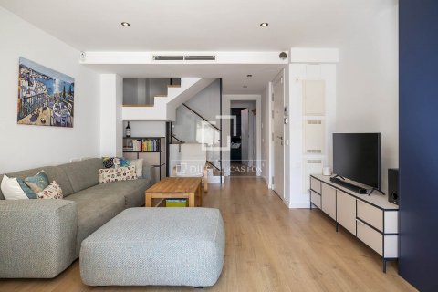 Apartamento de 3 dormitorios en venta en Barcelona, Cataluña, Spain № 8611 - foto 11