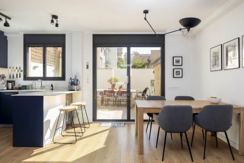 Apartamento de 3 dormitorios en venta en Barcelona, Cataluña, Spain № 8611 - foto 2