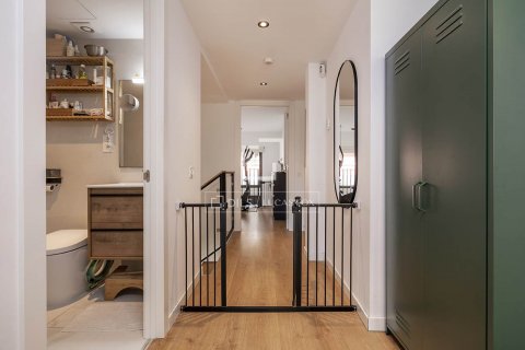 Apartamento de 3 dormitorios en venta en Barcelona, Cataluña, Spain № 8611 - foto 22