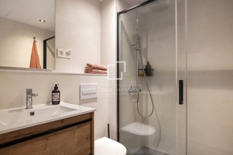 Apartamento de 3 dormitorios en venta en Barcelona, Cataluña, Spain № 8611 - foto 24
