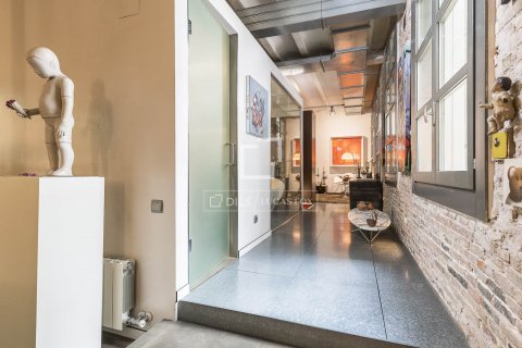 Apartamento de 2 dormitorios en venta en Barcelona, Cataluña, Spain № 8613 - foto 26