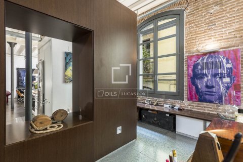 Apartamento de 2 dormitorios en venta en Barcelona, Cataluña, Spain № 8613 - foto 17