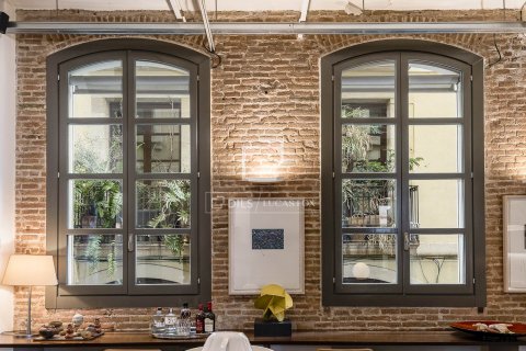 Apartamento de 2 dormitorios en venta en Barcelona, Cataluña, Spain № 8613 - foto 3