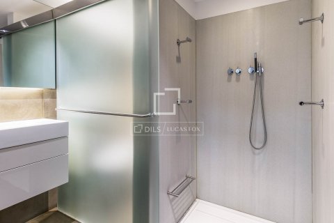 Apartamento de 2 dormitorios en venta en Barcelona, Cataluña, Spain № 8613 - foto 25