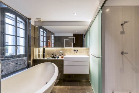 Apartamento de 2 dormitorios en venta en Barcelona, Cataluña, Spain № 8613 - foto 23