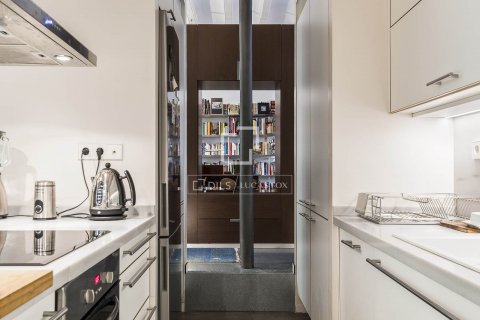 Apartamento de 2 dormitorios en venta en Barcelona, Cataluña, Spain № 8613 - foto 10