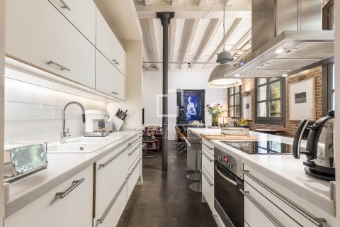 Apartamento de 2 dormitorios en venta en Barcelona, Cataluña, Spain № 8613 - foto 11