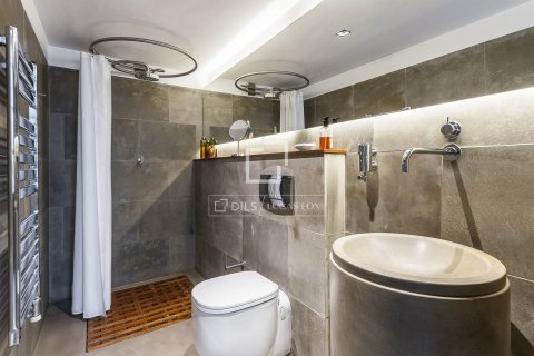 Apartamento de 2 dormitorios en venta en Barcelona, Cataluña, Spain № 8613 - foto 27
