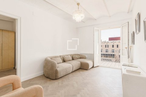 Купить квартиру в Барселона, Испания с 3 спальни, 119м², № 8612 - фото 2