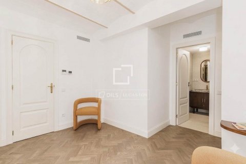 Купить квартиру в Барселона, Испания с 3 спальни, 119м², № 8612 - фото 23