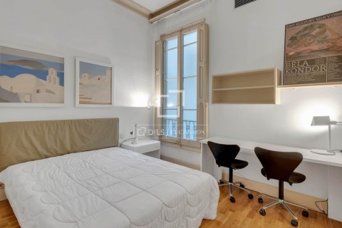 Apartamento de 7 dormitorios en venta en Barcelona, Cataluña, Spain № 8610 - foto 14