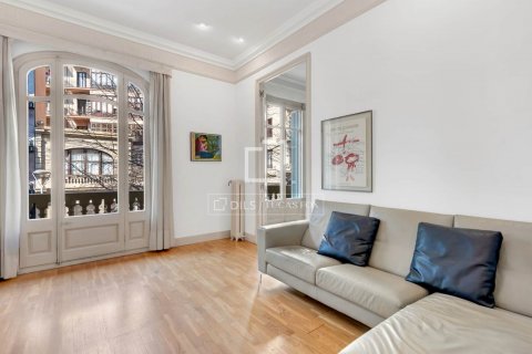 Apartamento de 7 dormitorios en venta en Barcelona, Cataluña, Spain № 8610 - foto 9