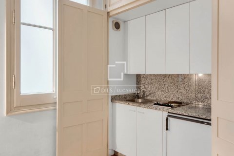 Apartamento de 7 dormitorios en venta en Barcelona, Cataluña, Spain № 8610 - foto 13