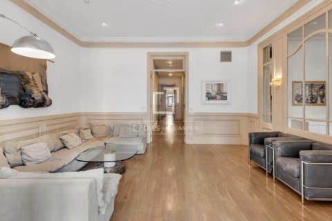 Apartamento de 7 dormitorios en venta en Barcelona, Cataluña, Spain № 8610 - foto 6