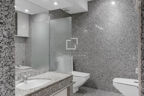 Apartamento de 7 dormitorios en venta en Barcelona, Cataluña, Spain № 8610 - foto 22