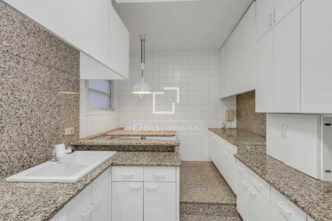 Apartamento de 7 dormitorios en venta en Barcelona, Cataluña, Spain № 8610 - foto 17