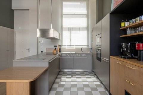 Ático de 2 dormitorios en venta en Barcelona, Cataluña, Spain № 8615 - foto 11