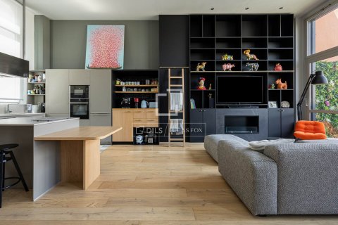 Ático de 2 dormitorios en venta en Barcelona, Cataluña, Spain № 8615 - foto 3