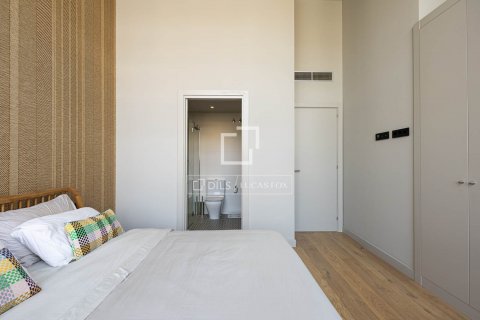 Ático de 2 dormitorios en venta en Barcelona, Cataluña, Spain № 8615 - foto 25