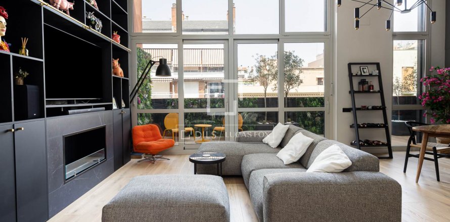 Ático de 2 dormitorios en venta en Barcelona, Cataluña, Spain № 8615