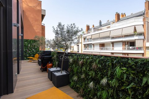 Ático de 2 dormitorios en venta en Barcelona, Cataluña, Spain № 8615 - foto 14
