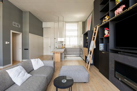 Ático de 2 dormitorios en venta en Barcelona, Cataluña, Spain № 8615 - foto 16