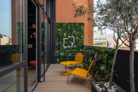 Ático de 2 dormitorios en venta en Barcelona, Cataluña, Spain № 8615 - foto 5