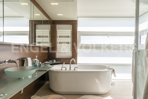 Villa de 5 dormitorios en venta en Pedralbes, Barcelona, Cataluña, Spain № 2639 - foto 9