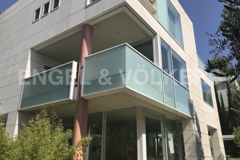 Villa de 5 dormitorios en venta en Pedralbes, Barcelona, Cataluña, Spain № 2639 - foto 24