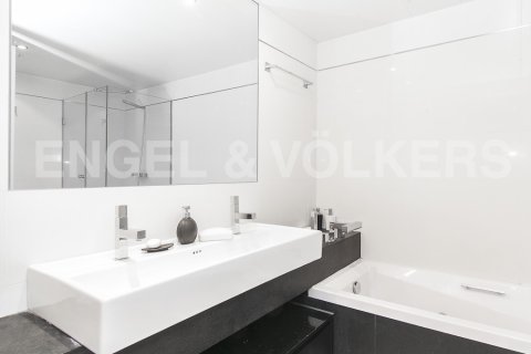 Apartamento de 3 dormitorios en venta en Sant Martí, Barcelona, Cataluña, Spain № 2633 - foto 24