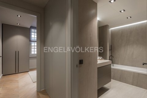 3 bedrooms apartment for sale in Ciutat Vella, Barcelona, Catalonia, Spain № 2635 - photo 8