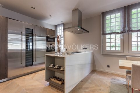 3 bedrooms apartment for sale in Ciutat Vella, Barcelona, Catalonia, Spain № 2635 - photo 4