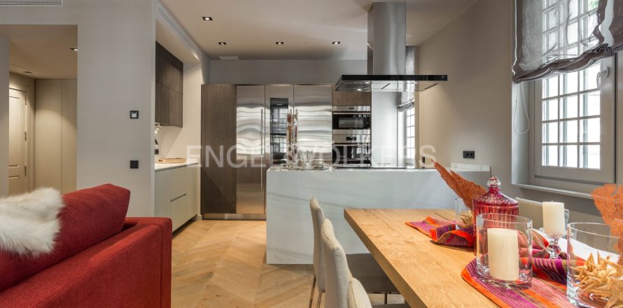 3 bedrooms apartment for sale in Ciutat Vella, Barcelona, Catalonia, Spain № 2635