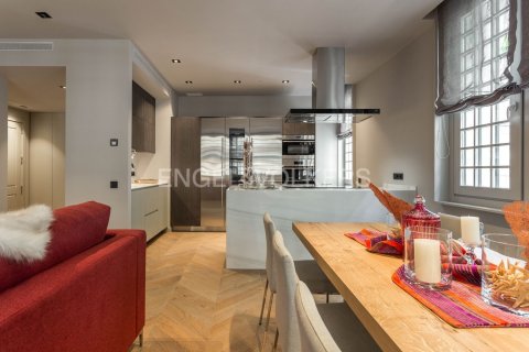Apartamento de 3 dormitorios en venta en Ciudad Vieja, Barcelona, Cataluña, Spain № 2636
