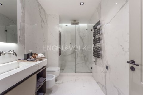 Apartamento de 3 dormitorios en venta en Ciudad Vieja, Barcelona, Cataluña, Spain № 2636 - foto 14