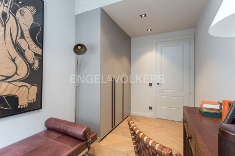 Apartamento de 3 dormitorios en venta en Ciudad Vieja, Barcelona, Cataluña, Spain № 2636 - foto 12