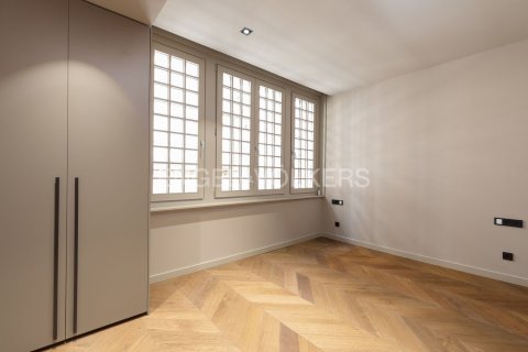 Apartamento de 3 dormitorios en venta en Ciudad Vieja, Barcelona, Cataluña, Spain № 2636 - foto 17
