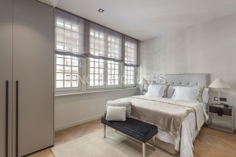 Apartamento de 3 dormitorios en venta en Ciudad Vieja, Barcelona, Cataluña, Spain № 2636 - foto 6