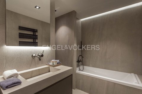 Apartamento de 3 dormitorios en venta en Ciudad Vieja, Barcelona, Cataluña, Spain № 2636 - foto 9