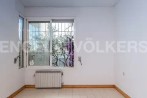 Сasa de 4 dormitorios en venta en Vallvidrera - el Tibidabo i les Planes, Barcelona, Cataluña, Spain № 2637 - foto 13
