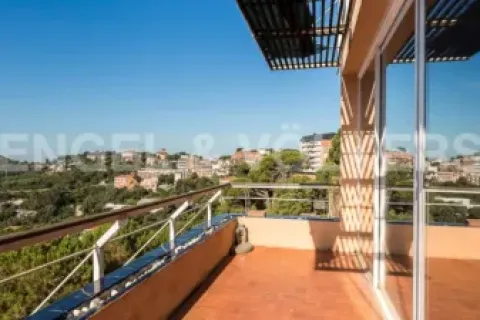 Сasa de 4 dormitorios en venta en Vallvidrera - el Tibidabo i les Planes, Barcelona, Cataluña, Spain № 2637 - foto 2