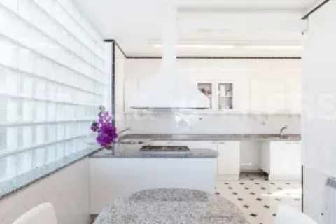 Сasa de 4 dormitorios en venta en Vallvidrera - el Tibidabo i les Planes, Barcelona, Cataluña, Spain № 2637 - foto 5
