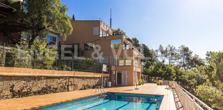 Сasa de 4 dormitorios en venta en Vallvidrera - el Tibidabo i les Planes, Barcelona, Cataluña, Spain № 2638