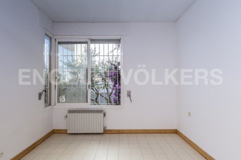 Сasa de 4 dormitorios en venta en Vallvidrera - el Tibidabo i les Planes, Barcelona, Cataluña, Spain № 2638 - foto 16